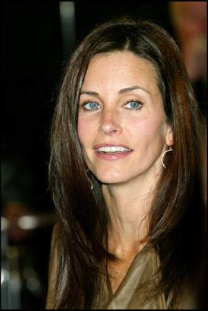 En 2005, elle devient l'actrice de télévision la mieux payée de tous les temps, avec un salaire d'un million de dollars par épisode de Friends, durant les deux dernières saisons. En 2005, elle est âgée de 41 ans.