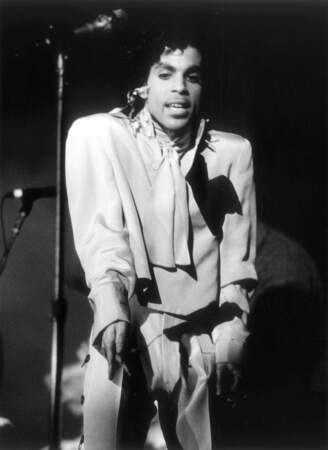 Prince est seizième. Le chant semble avoir été une affaire personnelle pour Prince, il avait l'habitude d'ordonner à ses ingénieurs de sortir de la pièce chaque fois qu'il coupait une voix. 