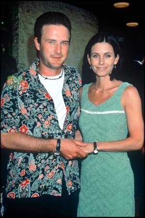 En 1999, l'actrice épouse David Arquette et change, son nom de scène en Courteney Cox Arquette. Un clin d’œil est d'ailleurs fait dans un épisode de la série Friends.