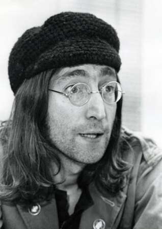 John Lennon est douzième. La voix de John Lennon était comme son esprit : agile, brillante comme une cloche, étonnamment vivante.