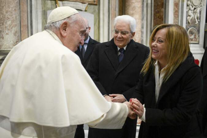 Le pape François, la Première ministre italien, Giorgia Meloni et le président de la République italienne, Sergio Mattarella.