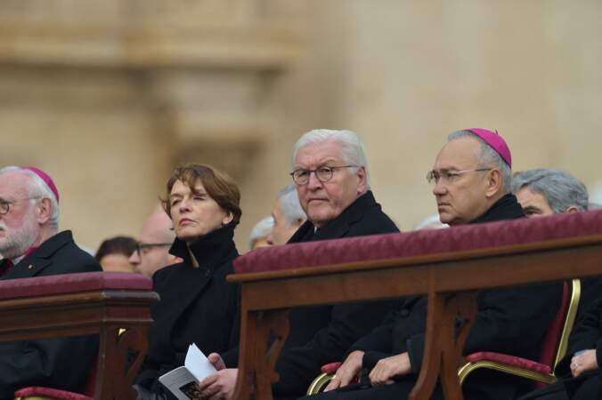 Le président allemand Frank-Walter Steinmeier et sa femme Elke Buedenbender présents aux obsèques du pape émérite Benoit XVI.
