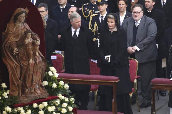 Le roi Philippe et la reine Mathilde de Belgique présents aux obsèques du pape Benoit XVI. 