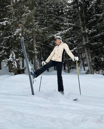 Iris Mittenaere en tenue de ski