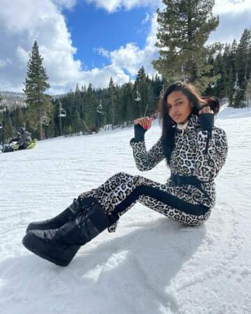 Jasmine Tookes en tenue de ski