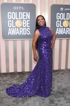 Sheryl Lee Ralph, 66 ans, en robe sirène violette aux Golden Globes 2023