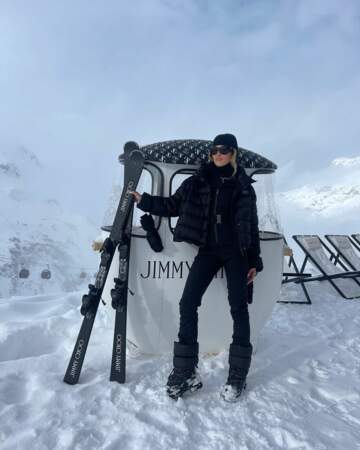 Emili Sindlev en tenue de ski