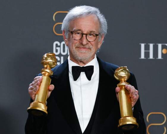 Steven Spielberg rapporte plus de 10,4 milliards de dollars, soit  plus de 8 milliards d’euros. Le réalisateur de Jurassic Park, E.T. et Indiana Jones est un peu un Dieu vivant sur terre.