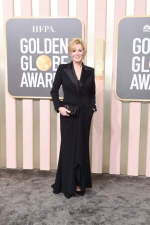 Jean Smart, 71 ans, en robe smoking drapée noire aux Golden Globes 2023
