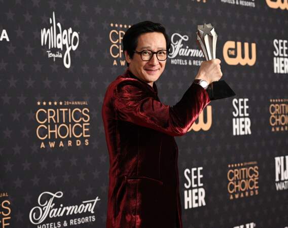 Ke Huy Quan remporte le trophée de meilleur acteur secondaire dans le film Everything Everywhere All at Once