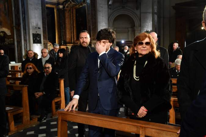 Andrea Piazzola, son jardinier devenu au cours des années le directeur des sociétés de gestion de fortune de Gina Lollobrigida et accusé de lui avoir dérobé plusieurs millions d'euros, était dévasté lors de la cérémonie hommage.