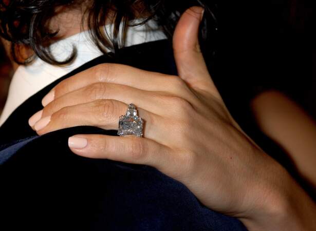 En 2004, Jennifer Lopez s'est fiancée à Marc Anthony avec une bague dotée d'un diamant taille émeraude à 4 millions de dollars