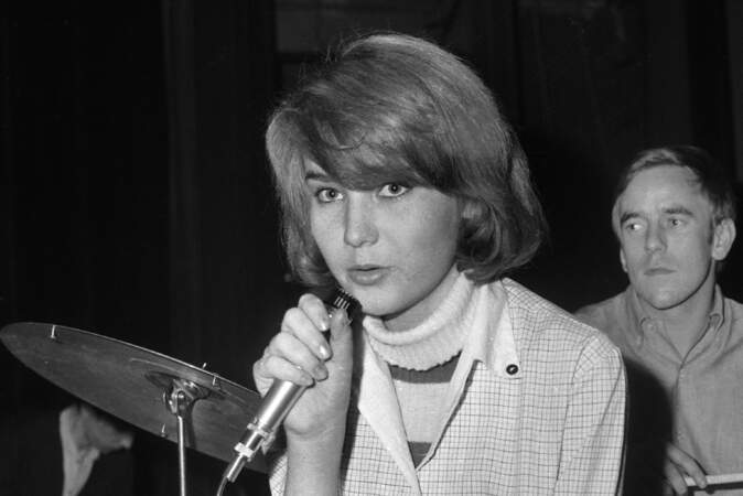 Michèle Torr est une chanteuse française née le 7 avril 1947. Sur cette photo prise en 1964, elle avait 17 ans