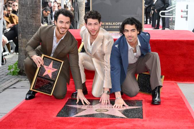 Kevin Jonas, Nick Jonas et Joe Jonas profitent de l'événement sur leur étoile du Walk of fame