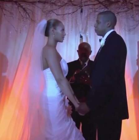 C'est en 2008 que Beyoncé et Jay-Z se promettent amour et fidélité pour la vie. Les deux tourtereaux ont organisé une cérémonie intime réunissant quelques-uns de leurs amis proches tels que Kelly Rowland, Chris Martin ou encore Mary. J Blige.