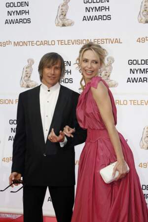 Tonya Kinzinger, l'interprète du Dr Janet Lewis, est mariée à Bernard Lignon.