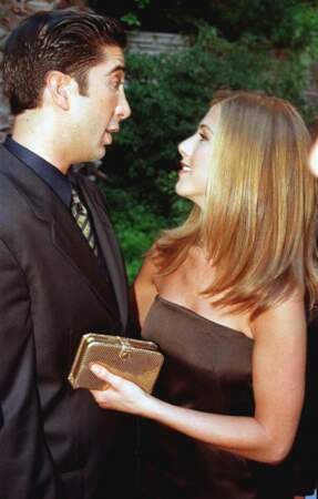 Jennifer Aniston et David Schwimmer, du fait de l’immense popularité de Ross et Rachel auprès des fans, touchaient 40 000 dollars par épisode lors de la saison 2.