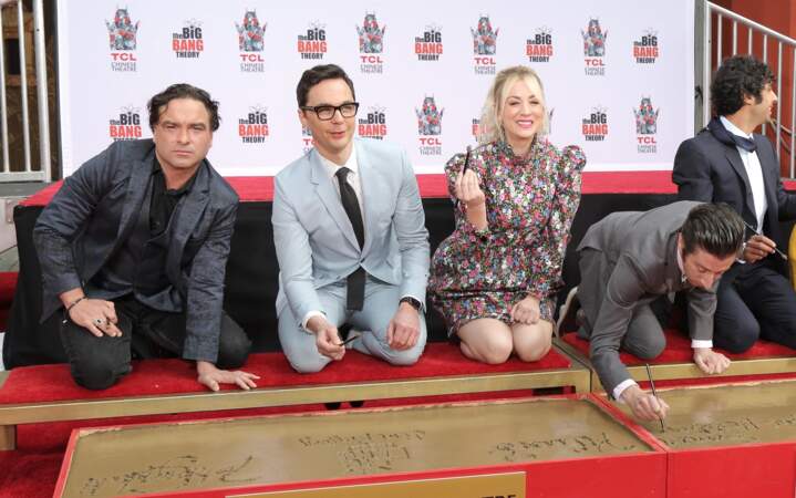 Les trois acteurs stars de The Big Bang Theory, soit Jim Parsons (Sheldon), Kaley Cuoco (Penny) et Johnny Galecki (Leonard), ont commencé à empocher 1 million de dollars par épisode dès la saison 8 de la série, et ce jusqu’à la saison 10 incluse.