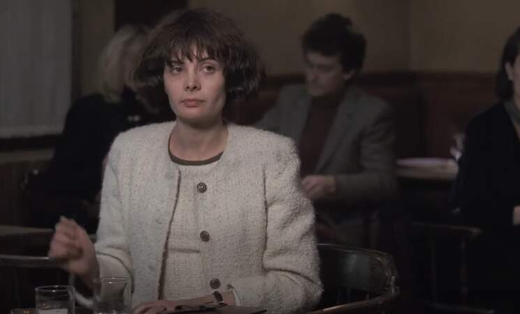 En 1992, Marie Trintignant est âgée de 30 ans. Elle tient le premier rôle du film Betty, de  Claude Chabrol, une alcoolique en rupture avec sa famille bourgeoise qui provoque le désordre dans le couple qui la recueille.