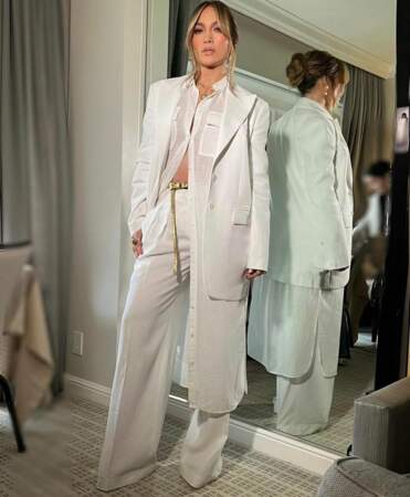 Jennifer Lopez a fait le choix d'un look 100% blanc