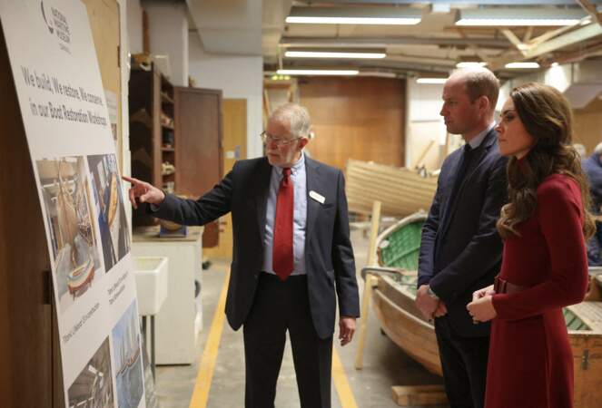 Le prince William et Kate Middleton s'intéressent aux projets de constructions de bateaux au National Maritime Museum Cornwall à Falmouth.