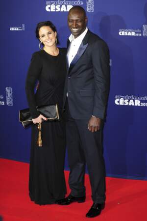 Le 24 février 2012, Omar Sy et sa femme posent tout sourire durant le photocall de la 37ème cérémonie des César