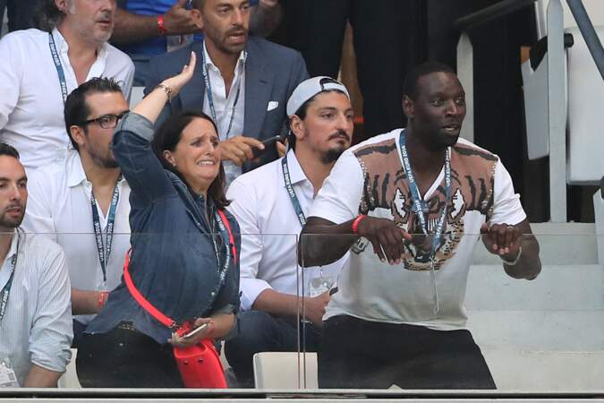 Omar Sy et sa femme Hélène vivent un moment intense lors de la demi finale de l'Euro 2016 au stade Vélodrome de Marseille