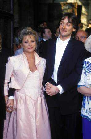 En 1995, il épouse la célèbre chanteuse Véronique Sanson