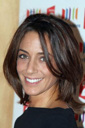 En 2009, c'est donc l'animatrice Virginie Guilhaume qui reprend les commandes de la Nouvelle Star. 