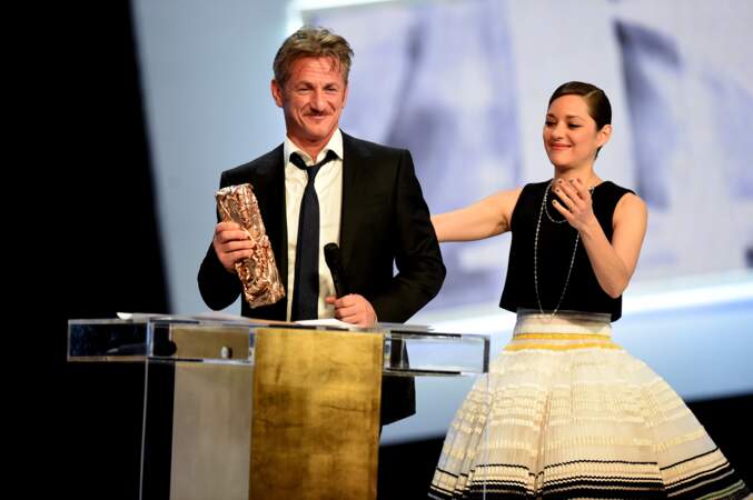 Sean Penn reçoit le César d'honneur en 2015.
