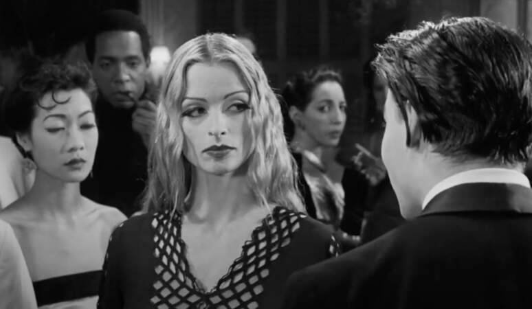 Le réalisateur s'est inspiré de sa femme pour le personnage de Vampira dans le film Ed Wood. C'est d'ailleurs Lisa Marie qui l'incarne aux côtés de Johnny Depp. 