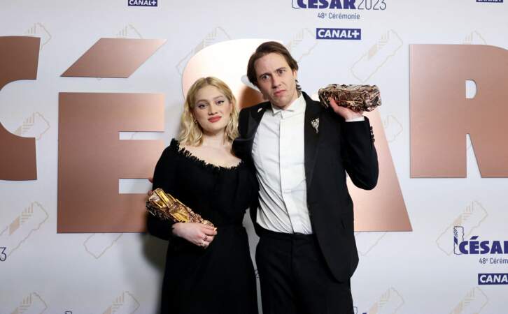 Bastien Bouillon remporte le César du meilleur espoir masculin pour sa performance dans le film La nuit du 12. Il pose ici avec l'actrice Nadia Tereszkiewicz - La 48ème cérémonie des César