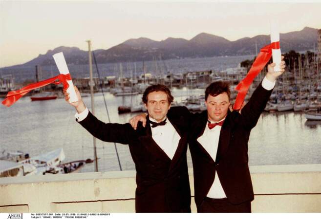 En 1996, il recoit le Prix d'interprétation au Festival de Cannes pour le film Le Huitième Jour..
