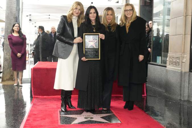 Jennifer Aniston, Lisa Kudrow, et Laura Dern présentes aux côtés de Courteney Cox pour l'occasion.
