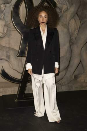 La mannequin anglaise Adwoa Aboah est venue sur Paris pour l'événement - Défilé Yves Saint-Laurent Collection Automne Hiver 2023-2024
