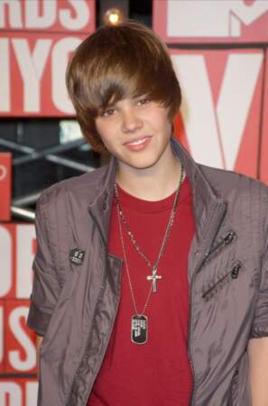 En 2009, le chanteur de 15 ans sort son premier single, intitulé One Time. Il atteint en un temps record la 17e place du Billboard Hot 100 aux Etats-Unis. 
