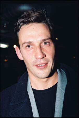Julien Courbet fait ses débuts sur France 2 aux côtés de Jacques Martin dans Ainsi font, font, font dans les années 90.
Sur cette photo prise en 1995, il a 30 ans.