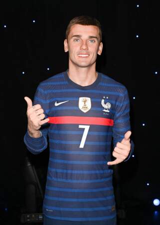 Antoine Griezmann a apprécié de voir sa statue avec le maillot des Bleus aux deux étoiles : "Je suis Français et je n’ai pas eu d’équipe ici en France, donc il fallait avoir cette petite touche française."