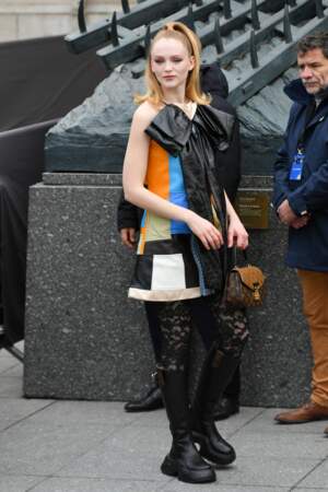 Emma Lair au défilé Louis Vuitton prêt-à-porter automne-hiver 2023/2024 lors de la Fashion Week de Paris le 6 mars 2023