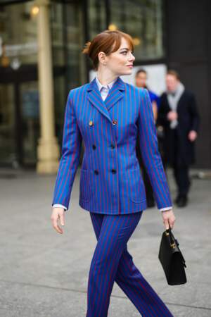 Emma Stone a misé sur un style capillaire plus strict chez Louis Vuitton 