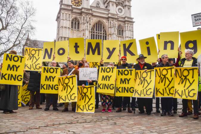 Une manifestation anti-monarchie s'est déroulée devant l'abbaye de Westminster.