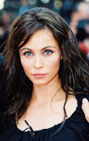 La comédienne multiplie alors les succès en France avec des films tels que Dom Juan, Le Temps retrouvé ou Voleur de vie en 1998. Elle a 35 ans. 