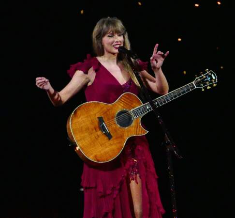 Mais, outre ses balades folk et ses titres pop, Taylor Swift a également offert aux spectateurs un véritable défilé de mode.