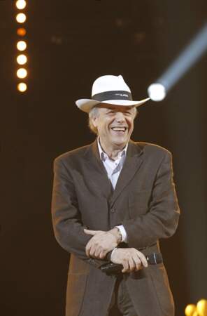 En 2010, Salvatore Adamo reçoit le Grand Prix international de poésie francophone pour l'ensemble de son œuvre. Il a 67 ans.