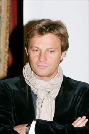 Le 9 mars 2007, à l'âge de 38 ans, Laurent Delahousse devient le présentateur des journaux du week-end sur France 2. 