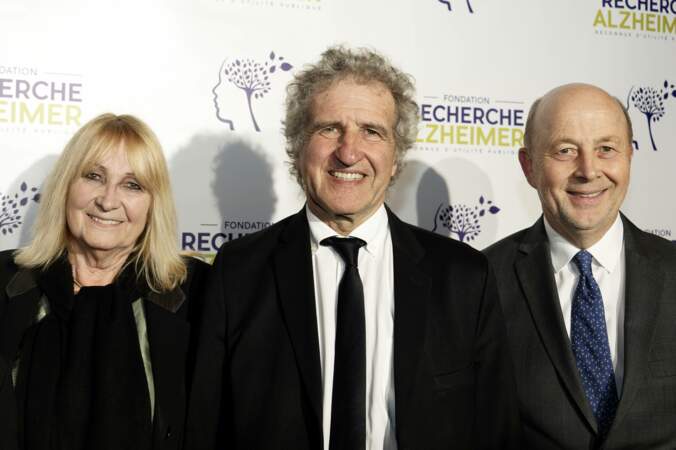 16e Gala de la Fondation Recherche Alzheimer : le journaliste Gerard Leclerc et son épouse Julie avec le Dr Olivier De Ladoucette.