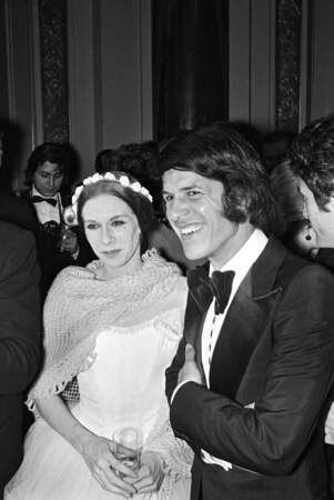 En 1969, Salvatore Adamo épouse Nicole avec qui il a deux enfants : Antony puis Benjamin quelques années plus tard. Sur cette photo prise en 1972, il a 29 ans.