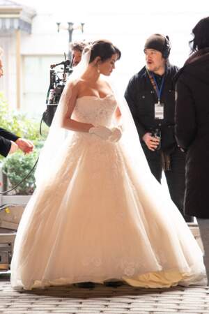 Selena Gomez en robe de mariée sur le tournage de Only Murders in the Building