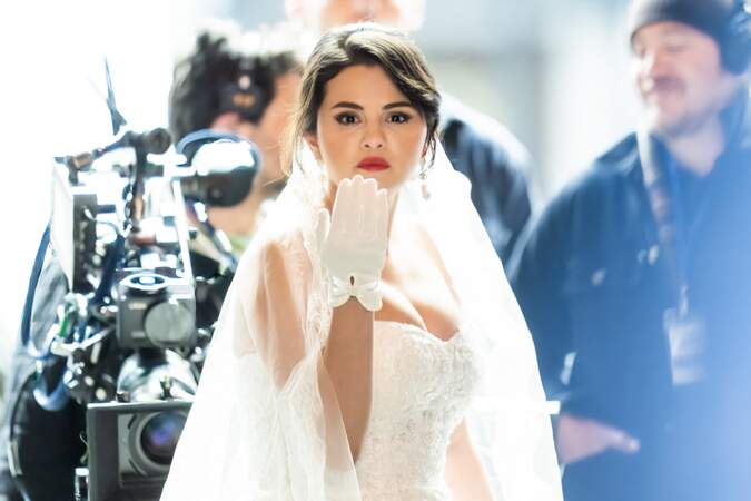 Selena Gomez a été aperçue dans les rues de New York en robe de mariée