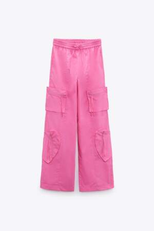 Pantalon style militaire à poches en forme de coeurs, Zara, 45,95 euros.